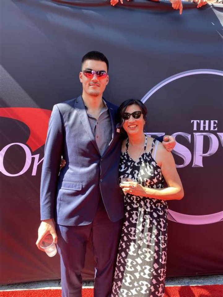 Discover The Factors Shaping Zach Edey's Mother's Height