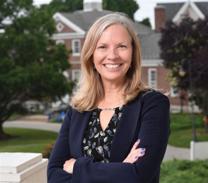 Unveiling Lisa Robertson's Net Worth: Secrets And Strategies Revealed