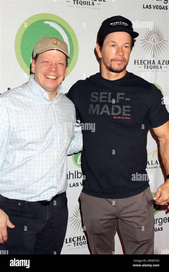 Unveiling The Untold Story Behind Paul Wahlberg's Height